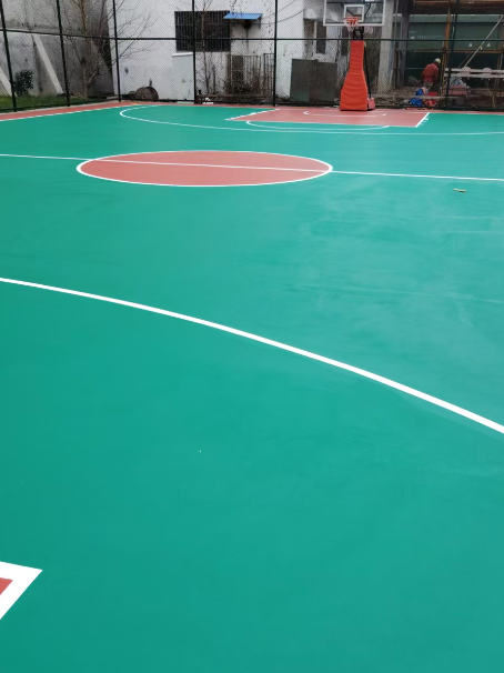 鹿寨 球场长期使用易出现地面开裂